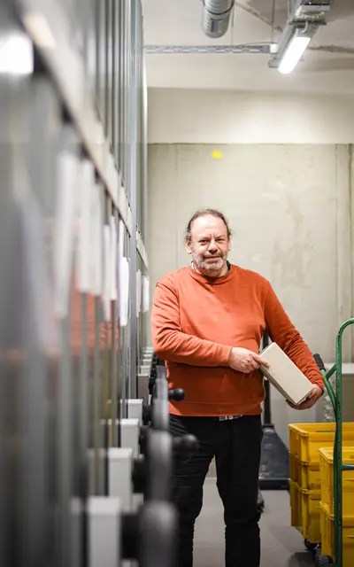 Frank Schrader ist beauftragter Archivar der Stadt Gengenbach und Koordinator des gesamten Archivumzugs. Unter seiner Leitung werden rund 1.900 Amtsbücher und über 2.000 Archivboxen sicher in das neue Stadtarchiv überführt. | Foto: Stadt Gengenbach