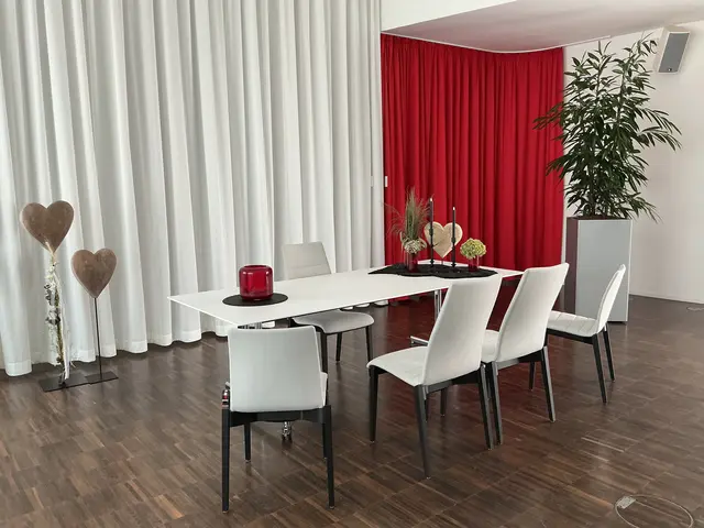 Der Trausaal der Mediathek Oberkirch nach der Umgestaltung: festlich dekoriert und bereit für standesamtliche Trauungen | Foto: Stadt Oberkirch