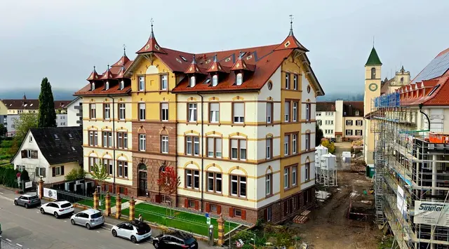 Seit Juni ist St. Anna das neue Mutterhaus der Franziskanerinnen vom Göttlichen Herzen Jesu. Auf dem Klosterareal entstehen derzeit ein Gästehaus und ein Museum zur Geschichte der Kongregation.  | Foto: Foto: Gaby Scheewe-Pfeil