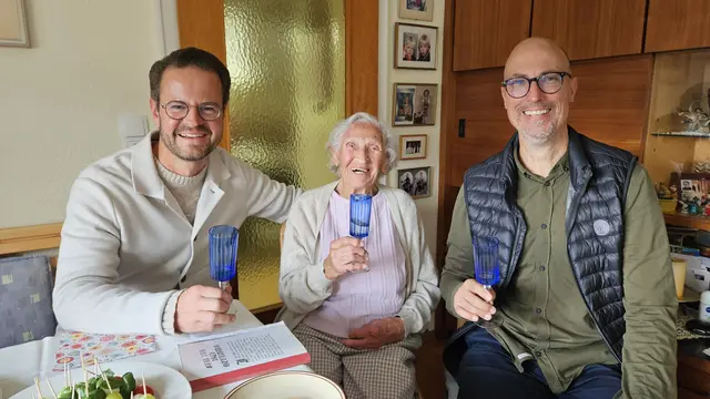 Ilse Strittmatter mit OB Marco Steffens (l.) und Trudpert Hurst | Foto: privat