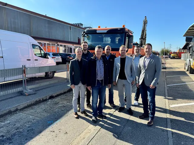Philipp Sackmann (Geschäftsführung RS Ingenieure), Dominik Panter (Planung RS Ingenieure), Ortsvorsteher Rainer Ganter, Ralf Volz (Stadt Achern, Fachbereichsleiter FG 7) Bürgermeister Andreas Kollefrath, Thomas Eckstein (Stadt Achern, Projektleiter und stellv. Fachbereichsleiter FG 7) und Oberbürgermeister Manuel Tabor (v. l.) | Foto: Claudia Männle/Stadt Achern