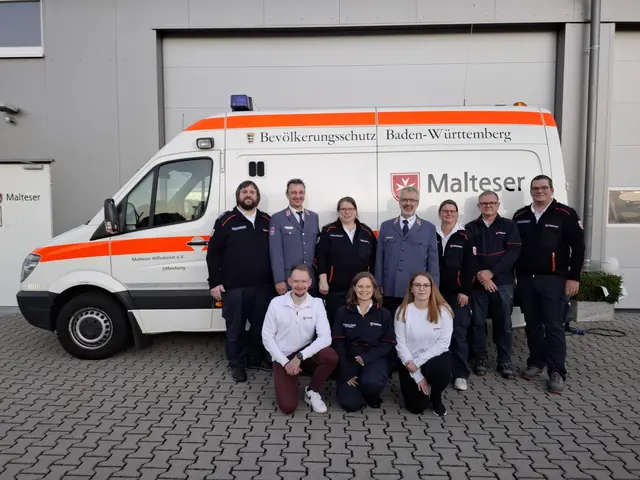 Der Offenburger Stadtvorstand der Malteser: Stephan Erhard (stehend v. l.), Andreas Gäßler, Marion Ehrhard, Joachim Haag, Alexandra Bohnert, Frank Vogt, Michael Quarti, Sebastian Müller (kniend v. l.), Katharina Steiger, Marlene Grzyawcz - es fehlen Christian Prazak und Matthias Kleppmeier | Foto: Malter Hilfsdienst e. V. Offenburg