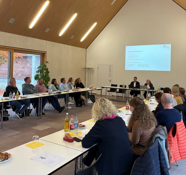 Zweimal pro Jahr lädt die Gemeinde Schwanau zum "Runden Tisch".  | Foto: Gemeinde Schwanau