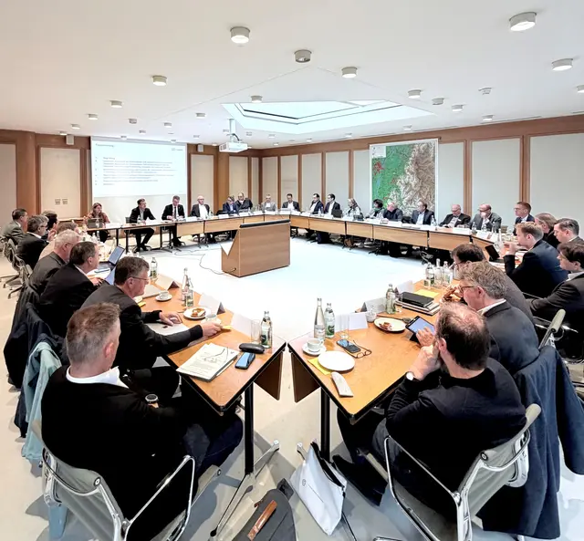 Rund drei Stunden dauerte der Austausch im Kleinen Sitzungssaal des Landratsamts. | Foto: Kai Hockenjos/Ortenaukreis