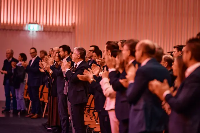 Standing Ovations zum Abschluss eines inspirierenden Abends | Foto: Jigal Fichtner/Sparkasse