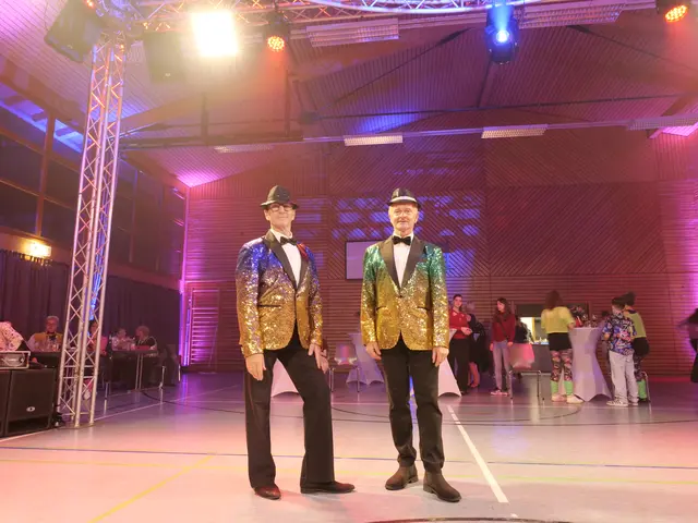 Die Moderatoren Armin Bohnert (r) und Jürgen Beck (l) | Foto: Tobias Reinke