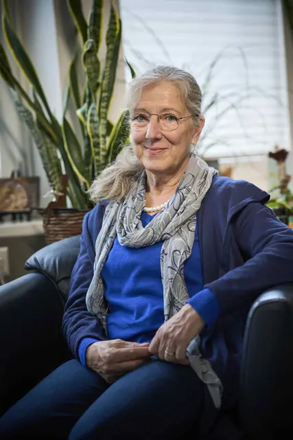 "Wir pflegen und putzen nicht, wir geben Seelennahrung", sagt Monika Lubitz über die Arbeit des Hospizvereins Offenburg. Denn die Ehrenamtlichen begleiten nicht nur Sterbende, sondern stehen auch deren Angehörigen in ihrer Trauer auf Wunsch zur Seite.  | Foto: Michael Bode