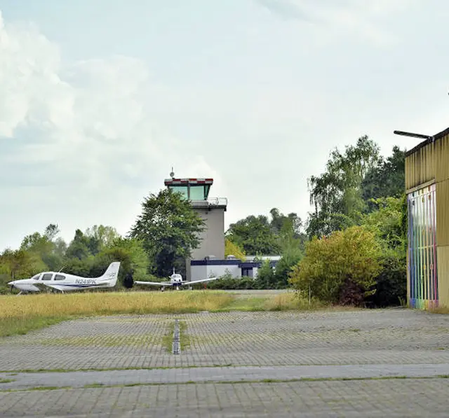 Die Stadt Offenburg möchte den Flugplatz in ein Gewerbegebiet umwandeln.  | Foto: Archiv Stadt Offenburg