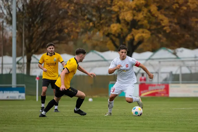 Oberkirch (gelbes Trikot) siegte im Derby mit 2:0. | Foto: WA
