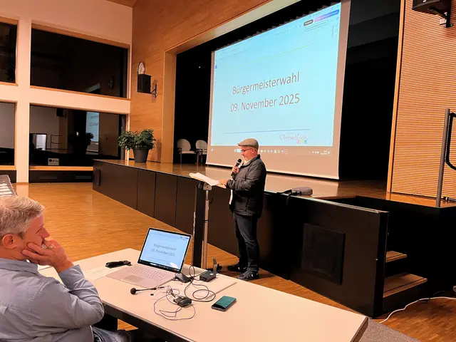 Michael Hogenmüller verabschiedet sich vor der Veranstaltung. | Foto: Glaser