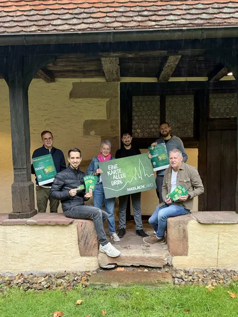 Die HaslachCARD gibt es bei der Sparkasse Kinzigtal, der Volksbank Mittlerer Schwarzwald, der Tourist Information sowie bei zahlreichen Betrieben. Zusätzlich kann die Karte unter  bestellt werden. | Foto: Handels- und Gewerbeverein Haslach e.V.