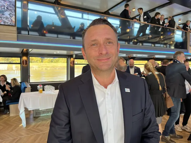 bei Hafendirektor Volker Molz | Foto: gro