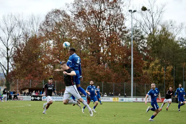 Der SV Oberachern (blaues Trikot) beherrschte am Ende das Spiel. | Foto: WA