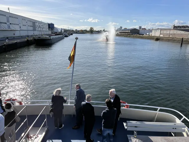 Austausch während der Hafenrundfahrt | Foto: gro