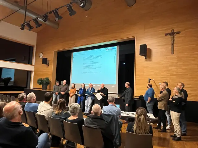 Der Oberwolfacher Gemeinderat steht fest an der Seite von Martin Dieterle. Er erklärte die geplante Geschäftsordnung für den Bürgermeister, die Michael Hogenmüller so empört. Lesen Sie rechts, wie es nun weitergeht. | Foto: Glaser