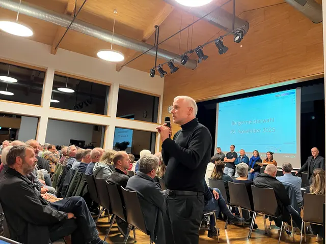 Bürgermeisterstellvertreter Martin Dieterle stand den Bürgern Rede und Antwort. | Foto: Glaser