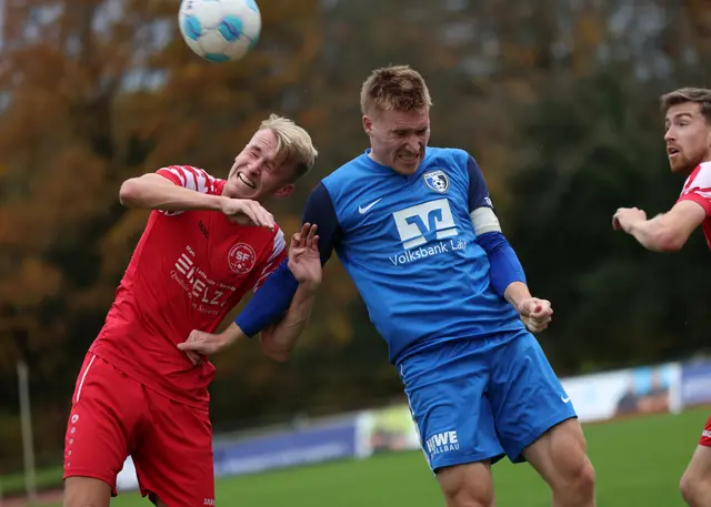 Konstantin Fries (blaues Trikot) musste nach dem Führungstreffer verletzt ausgewechselt werden. | Foto: Fissler