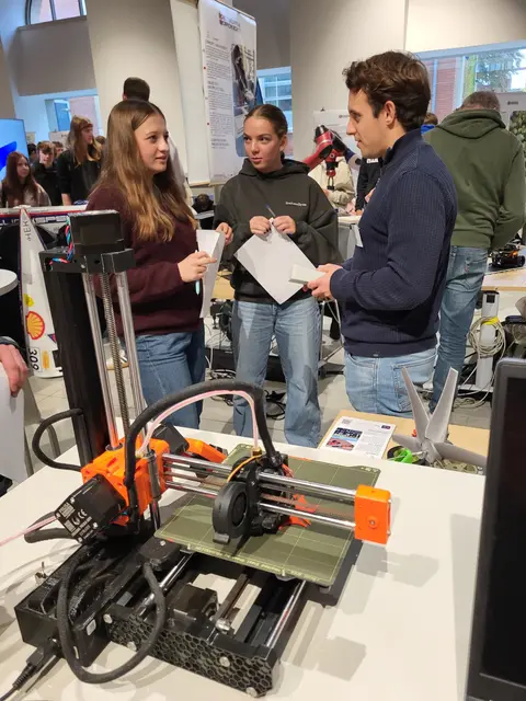 Am Stand der Forschungsgruppe 4-D-Printing entstand ein reger Austausch | Foto: Hochschule Offenburg