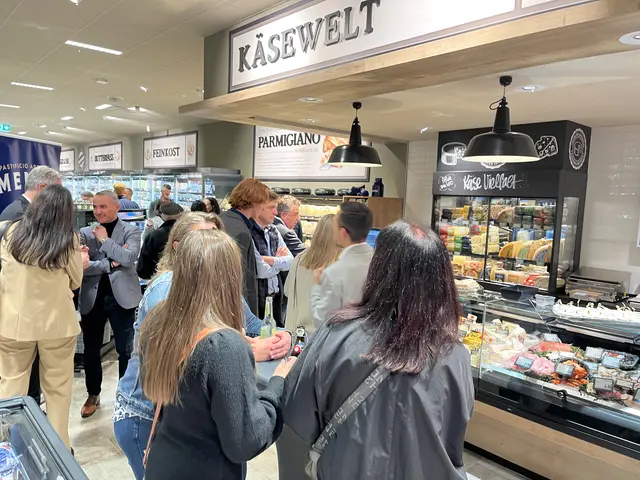 An den Theken und Ständen gab es Versucherle. | Foto: gro