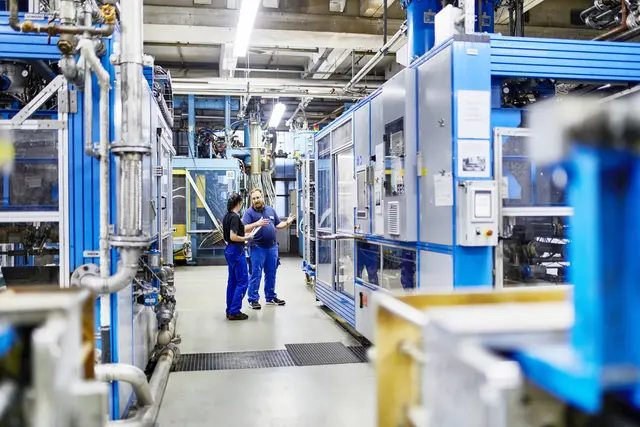 Mit neun Ausbildungsberufen und rund 25 bis 30 Azubis oder Studenten versorgt sich das Unternehmen selbst mit Fachkräften. | Foto: RUCH NOVAPLAST GmbH