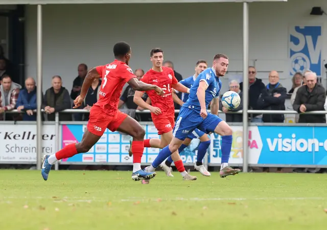 Der SV Oberachern (blaues Trikot) kam böse unter die Räder. | Foto: FS