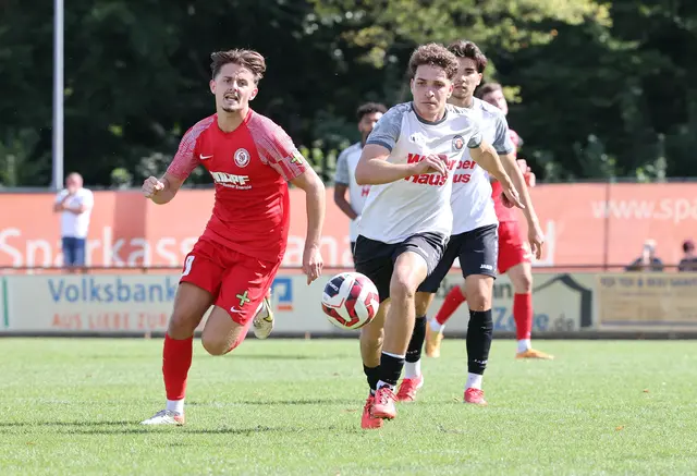 Der SV Linx (weißes Trikot) hat derzeit kein Glück und wartet sehnsüchtig auf ein Erfolgserlebnis. | Foto: FS