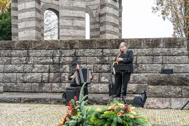 Die Zeremonie am Volkstrauertag wurde von "Café Flore" umrahmt | Foto: Stadt Kehl