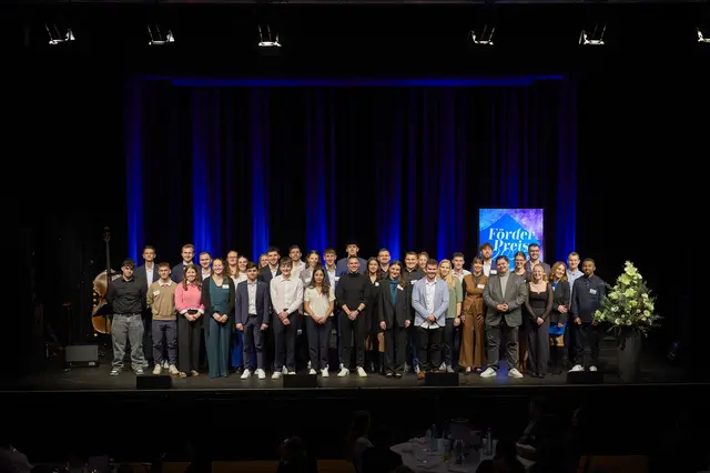 Die 36 Preisträgerinnen und Preisträger des Jahres 2025: Sie teilen sich Preise im Gesamtwert von 91.500 Euro. | Foto: Markus Schwerer für die IHK Südlicher Oberrhein