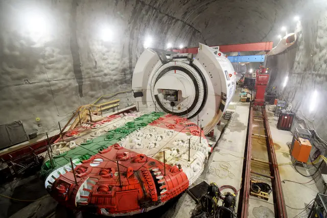 Maschinenmontage von „Lilia“ in der unterirdischen Kaverne vor dem Vortriebsstart  | Foto: Herrenknecht