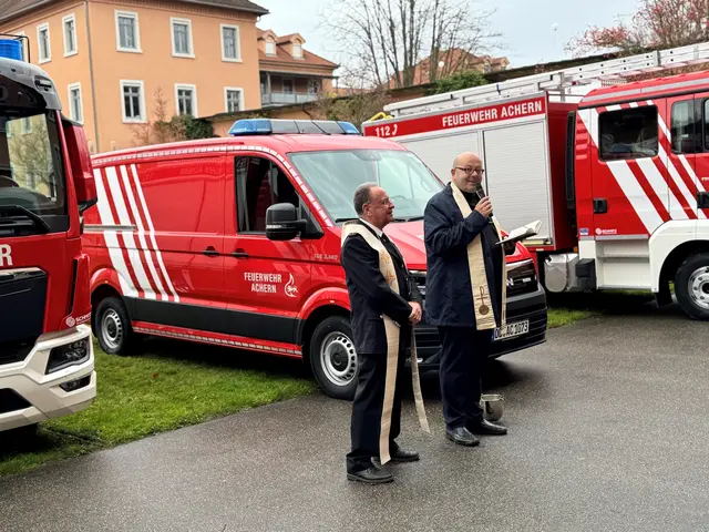 Die feierliche Übergabe wurde von einem ökumenischen Segen begleitet, erteilt durch Vertreter der katholischen und evangelischen Kirche.  | Foto: Stadt Achern