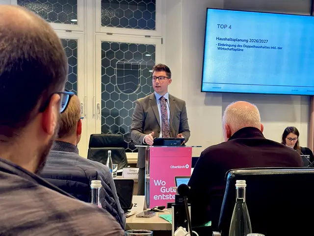 Oberbürgermeister Gregor Bühler erläutert im Gemeinderat die finanzielle Lage der Stadt und ruft zu entschlossenem, verantwortungsbewusstem Handeln im Doppelhaushalt 2026/2027 auf. | Foto: Denise Burkart/Stadt Oberkirch