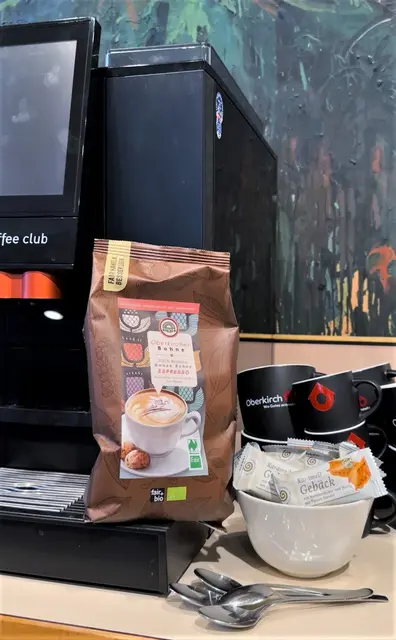 Neben Fairtrade-Kaffee in den neu gestalteten Stadttassen erwartet den Oberkircher Gemeinderat ab sofort auch fair gehandeltes Kaffeegebäck in den Gemeinderatssitzungen.  | Foto: Denise Burkart/Stadt Oberkirch