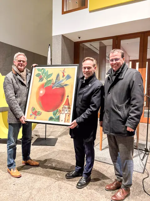  Rudi Hoogvliet, Staatssekretär für Medienpolitik und Bevollmächtigter des Landes Baden-Württemberg beim Bund (v. l.), Bürgermeister Sven Müller und Volker Schebesta, Staatssekretär im baden-württembergischen Ministerium für Kultus, Jugend und Sport.  | Foto: Stadt Gengenbach