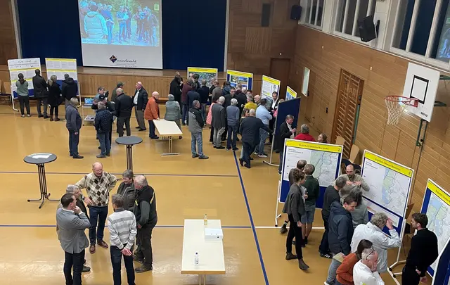 Rund 150 Bürger nutzten die Gelegenheit, sich über den geplanten Hochwasserrückhalteraum zu informieren. | Foto: Regierungspräsidium Freiburg