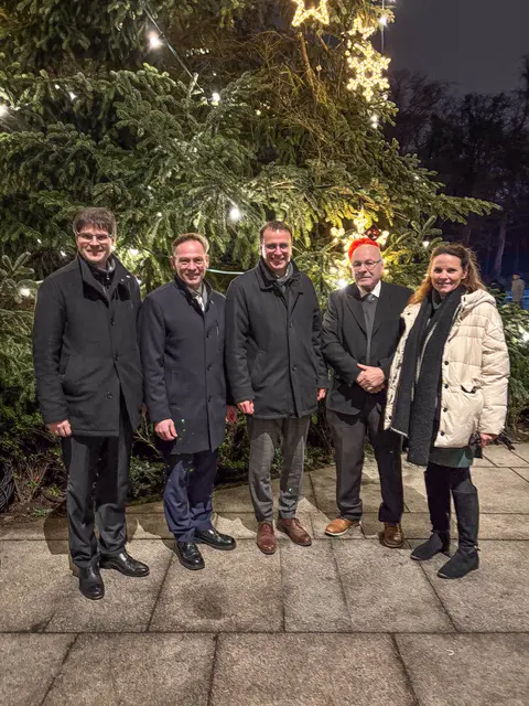 Bundestagsabgeordneter Johannes Rothenberger (v. l.), Sven Müller, Volker 
Schebesta, Ortsvorsteher Bermersbach Manfred Armbruster und Ortsvor- 
steherin Schwaibach Julia Hammad  | Foto: Stadt Gengenbach