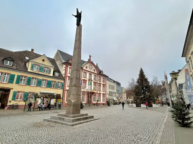 Die Ursulasäule vor dem Rathaus
 | Foto: Stadt Offenburg/Mark Gregotsch