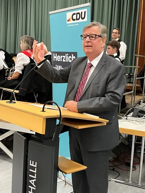 Willi Stächele tritt bei den Landtagswahlen nicht mehr an. In Stadelhofen warb er für seine Nachfolgerin Dr. Katrin Merkel um Stimmen.  | Foto: ag