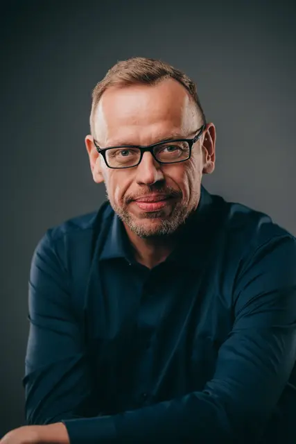 Ulf Tietge verlegt ab Januar 2026 die IHK-Zeitschrift "Wirtschaft im Südwesten" | Foto: Foto: Team Tietge