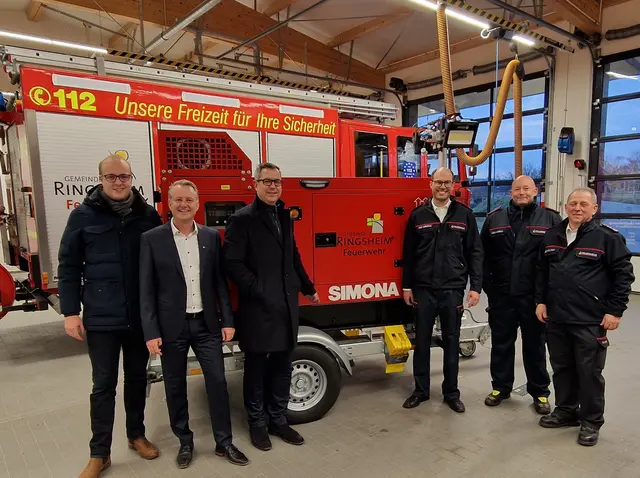 Bauamtsleiter und „Feuerwehr-Sachbearbeiter“ Nico Karschewski (v. l.), Bürgermeister Pascal Weber, Simona-Werkleiter Thorsten Voß, Feuerwehrkommandant Christian Feist, Feuerwehr-Maschinist und Simona-Mitarbeiter Andreas Ludin, stellvertretender Feuerwehrkommandant Volker Kern | Foto: Gemeinde Ringsheim