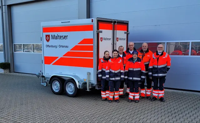 Die Verpflegungsgruppe der Malter Offenburg mit ihrem neuen Kühlanhänger | Foto: Malteser Hilfsdienst e. V. Offenburg
