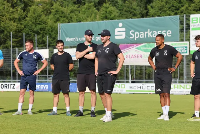 SVO-Trainer Fabian Himmel (vorn) mit seiner Crew | Foto: Breithaupt