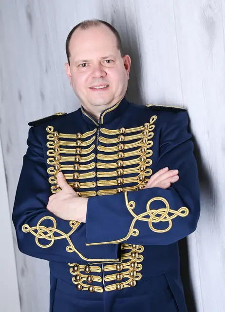 Thorsten Brandstätter, Pressesprecher des Offenburger Weihnachtscircus, verrät sein Canelloni-Rezept.  | Foto: Zirkus Charles Knie