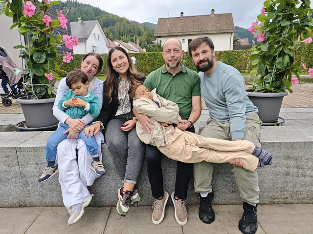 Musa Turan (links) und Alessandro Gerbasi, hier mit ihren Eltern, sind die neuen Bärenkinder. | Foto: Hausacher Bärenadvent e.V.