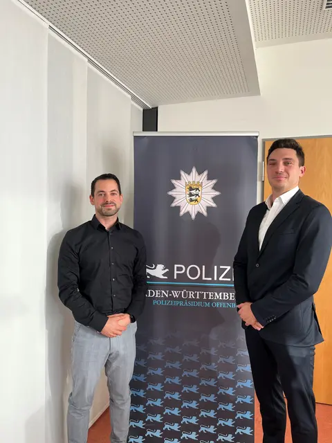 Philipp Kern (r.) und Michael Rieber beschäftigen sich mit dem Phänomen Cybertradinng Fraud.  | Foto: Foto: mak