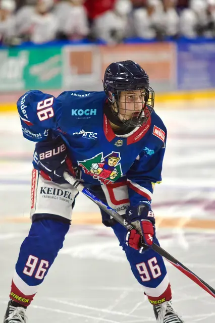 Fynn Ludwig stößt zu den Profis. | Foto: EHC Freiburg