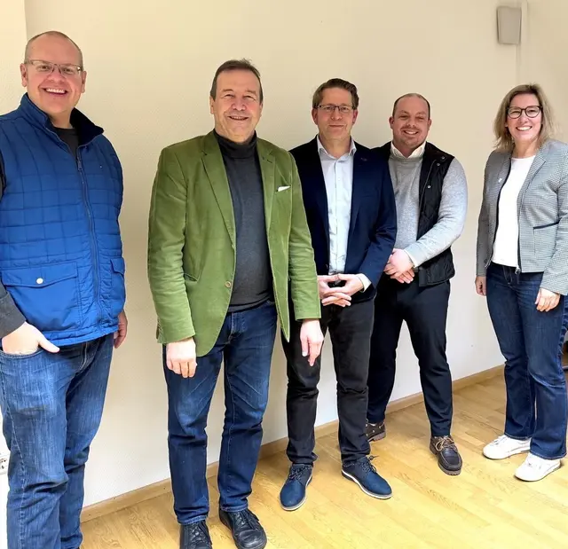 Thomas Marwein (2. v. l.) und Kreisrätin Maren Seifert in Nordrach | Foto: Privat