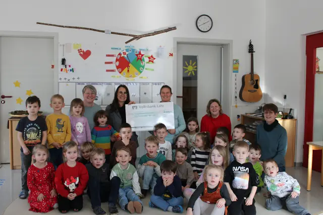 Große Freude bei allen Beteiligten bei der Spendenübergabe | Foto: privat