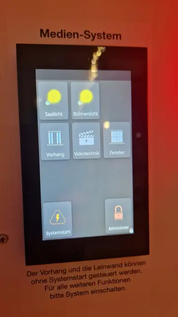Ein einfaches Bedienpanel für die neue Licht- und Tonanlage | Foto: Gemeinde Ringsheim