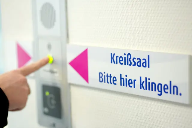 Höchste Sicherheit auch bei Risikoschwangerschaften: Der Kreißsaal des Mutter-Kind-Zentrums am Ortenau Klinikum Offenburg-Kehl liegt in unmittelbarer Nähe zur Kinderklinik mit ihrer Intensivstation für Früh- und Neugeborene. | Foto: Ortenau Klinikum/Iris Rothe