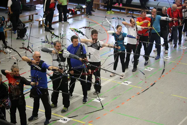 Aus Nah und Fern kamen die Bogenschützen zusammen, um ihre Ergebnisse für die Deutsche Meisterschaft noch einmal zu steigern.
 | Foto: Sabine Herm